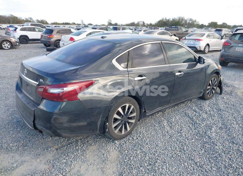 Photo 4 of 2018 Nissan Altima 2.5 SL (VIN 1N4AL3AP8JC162828)