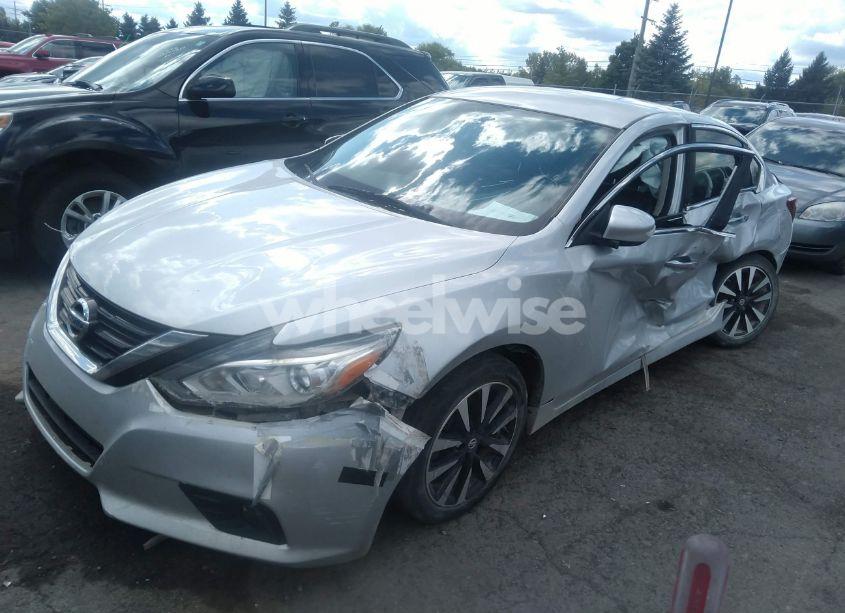 Photo 2 of 2018 Nissan Altima 2.5 SL (VIN 1N4AL3AP8JC165874)