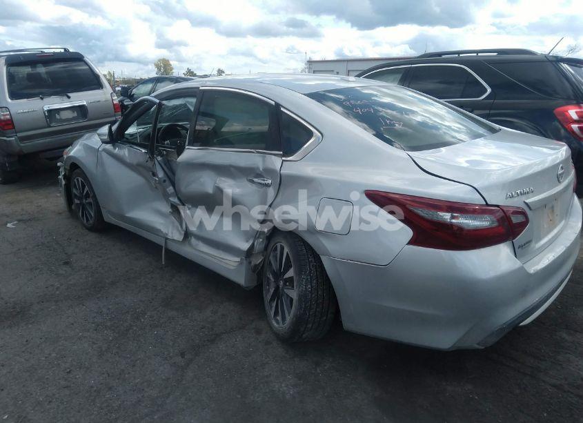 Photo 3 of 2018 Nissan Altima 2.5 SL (VIN 1N4AL3AP8JC165874)