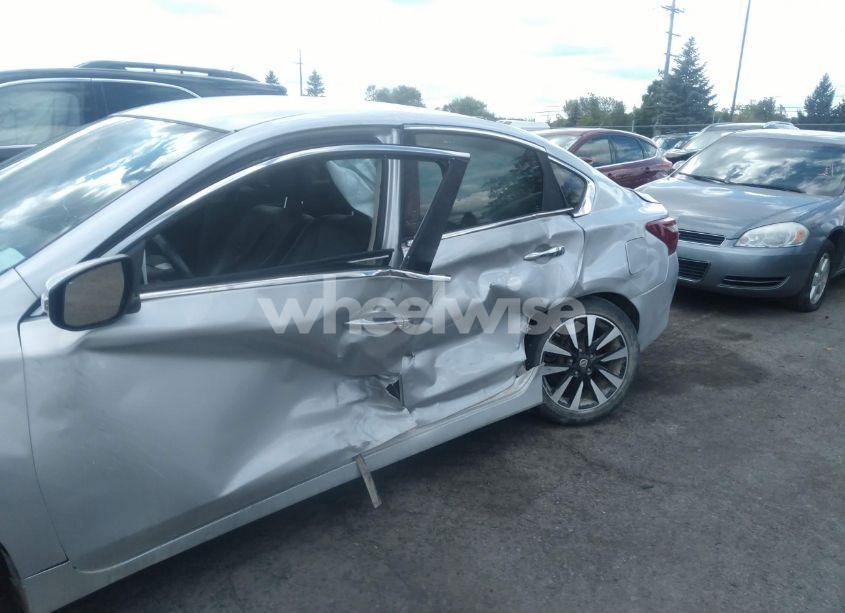 Photo 6 of 2018 Nissan Altima 2.5 SL (VIN 1N4AL3AP8JC165874)