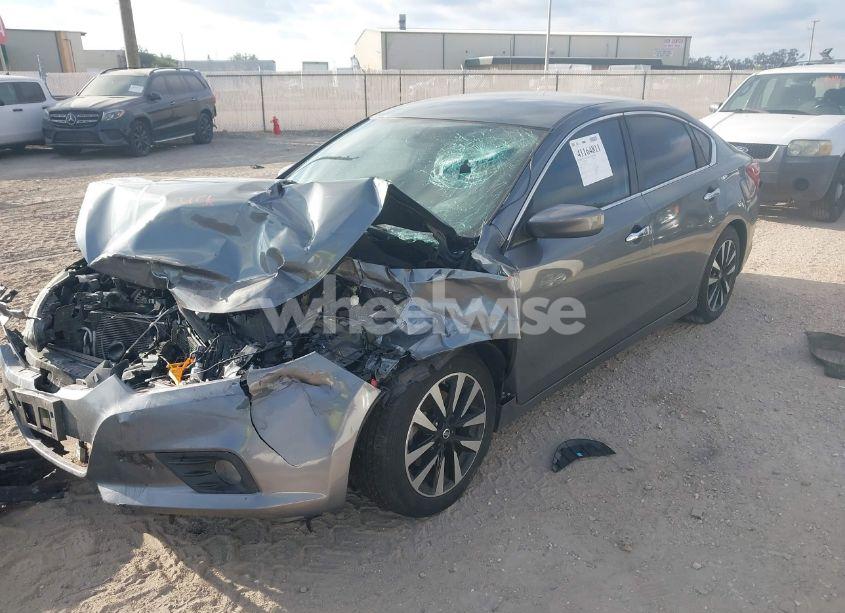 Photo 2 of 2018 Nissan Altima 2.5 SV (VIN 1N4AL3AP8JC168371)