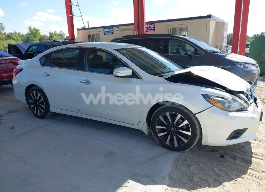 Photo 13 of 2018 Nissan Altima 2.5 SL (VIN 1N4AL3AP8JC176809)