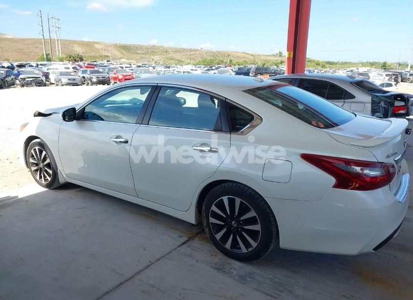 Photo 14 of 2018 Nissan Altima 2.5 SL (VIN 1N4AL3AP8JC176809)