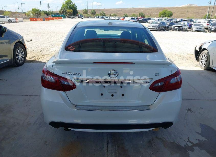 Photo 16 of 2018 Nissan Altima 2.5 SL (VIN 1N4AL3AP8JC176809)