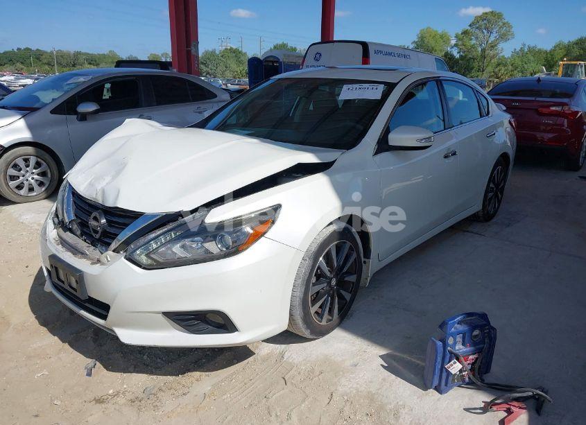 Photo 2 of 2018 Nissan Altima 2.5 SL (VIN 1N4AL3AP8JC176809)