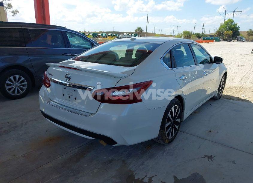 Photo 4 of 2018 Nissan Altima 2.5 SL (VIN 1N4AL3AP8JC176809)