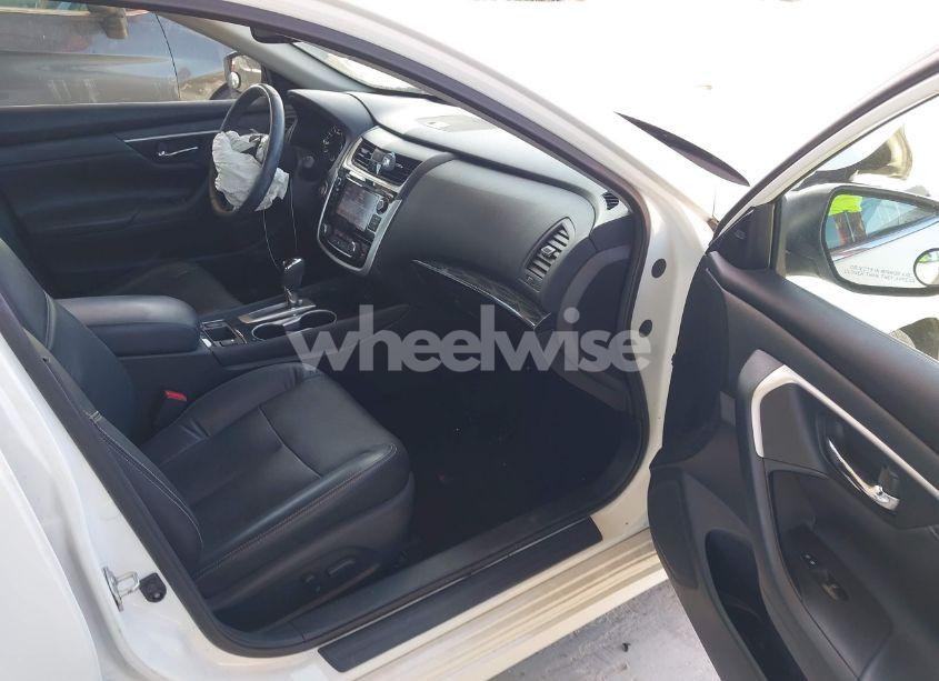 Photo 5 of 2018 Nissan Altima 2.5 SL (VIN 1N4AL3AP8JC176809)