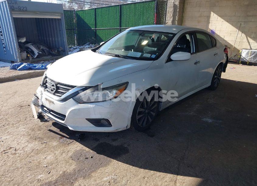 Photo 2 of 2018 Nissan Altima 2.5 SV (VIN 1N4AL3AP8JC177121)