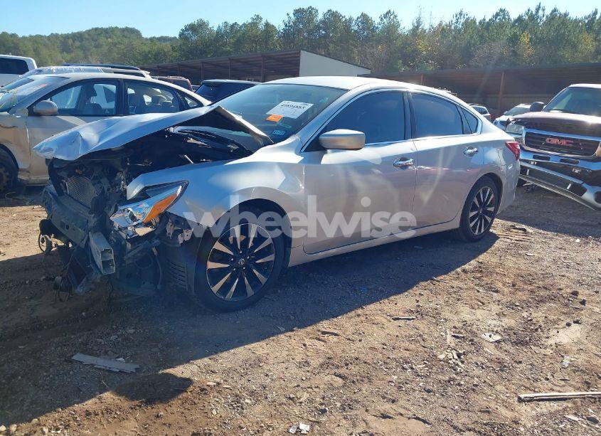 Photo 2 of 2018 Nissan Altima 2.5 SV (VIN 1N4AL3AP8JC179368)