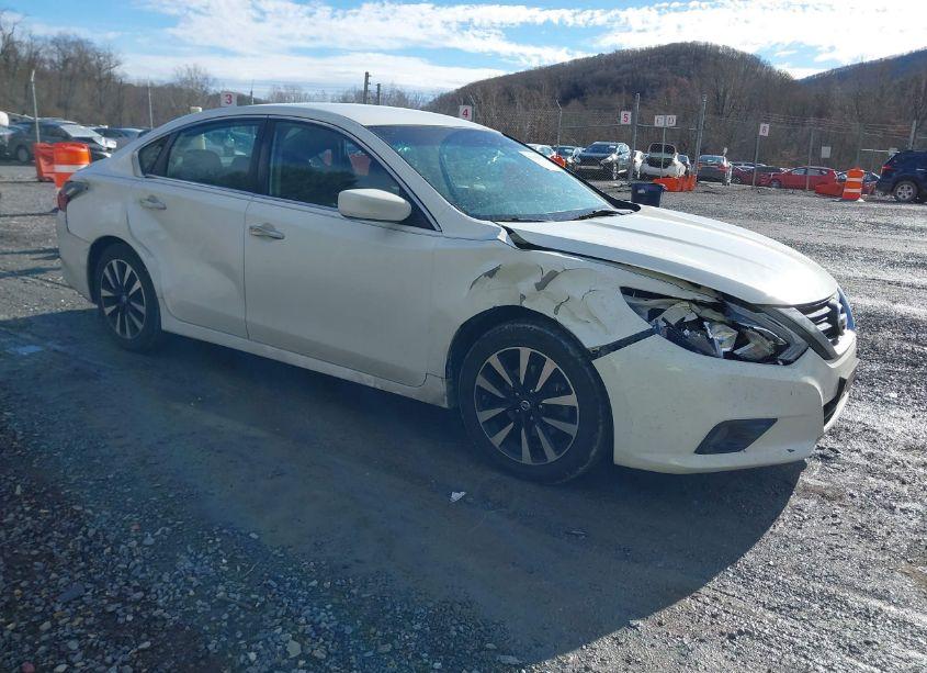 2018 Nissan Altima 2.5 SV (VIN 1N4AL3AP8JC180570) main photo