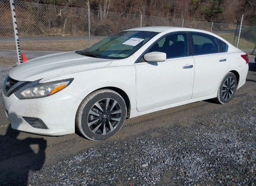 Photo 2 of 2018 Nissan Altima 2.5 SV (VIN 1N4AL3AP8JC180570)