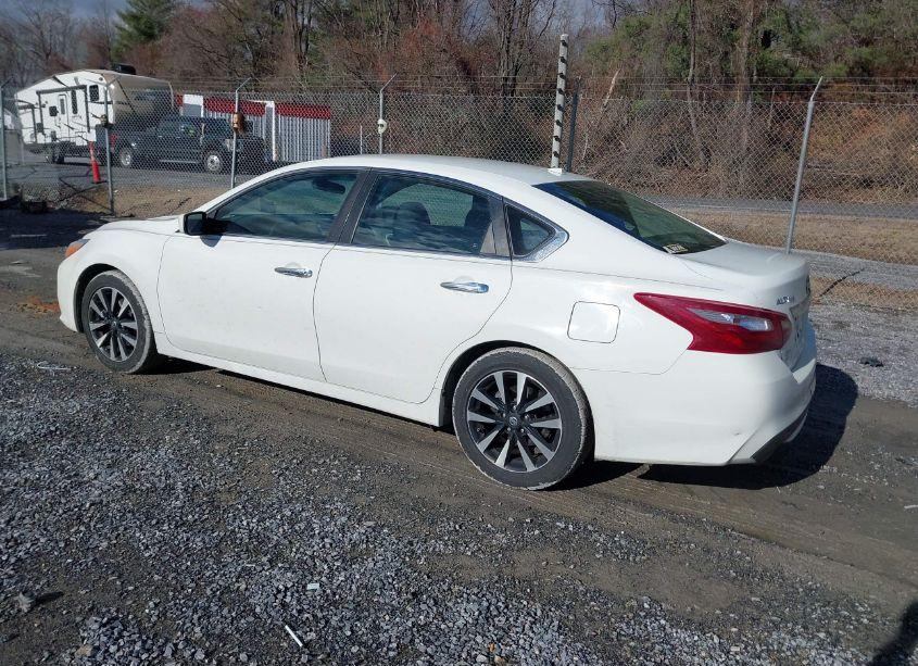 Photo 3 of 2018 Nissan Altima 2.5 SV (VIN 1N4AL3AP8JC180570)