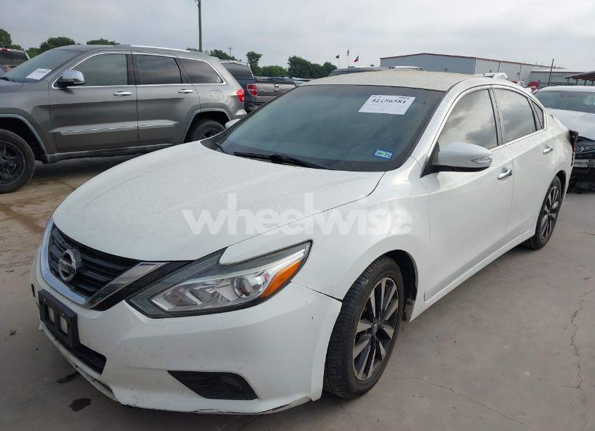 Photo 2 of 2018 Nissan Altima 2.5 SL (VIN 1N4AL3AP8JC180648)