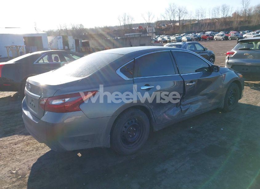 Photo 4 of 2018 Nissan Altima 2.5 S (VIN 1N4AL3AP8JC182321)