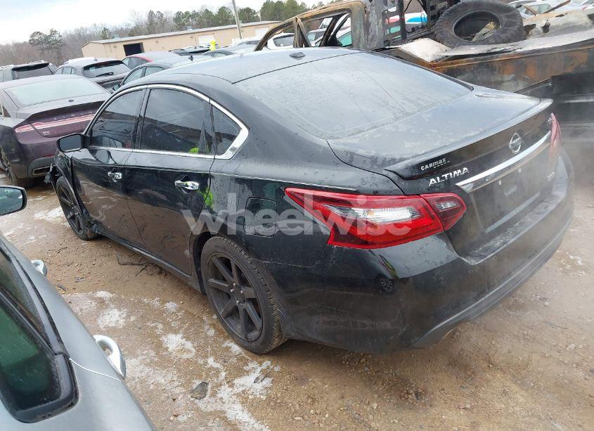 Photo 3 of 2018 Nissan Altima 2.5 SR (VIN 1N4AL3AP8JC187910)