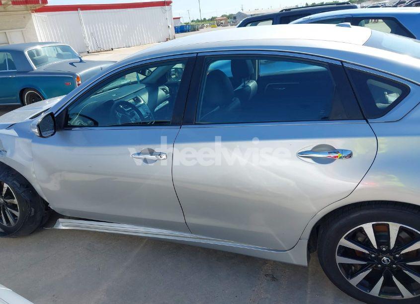 Photo 14 of 2018 Nissan Altima 2.5 SL (VIN 1N4AL3AP8JC194887)