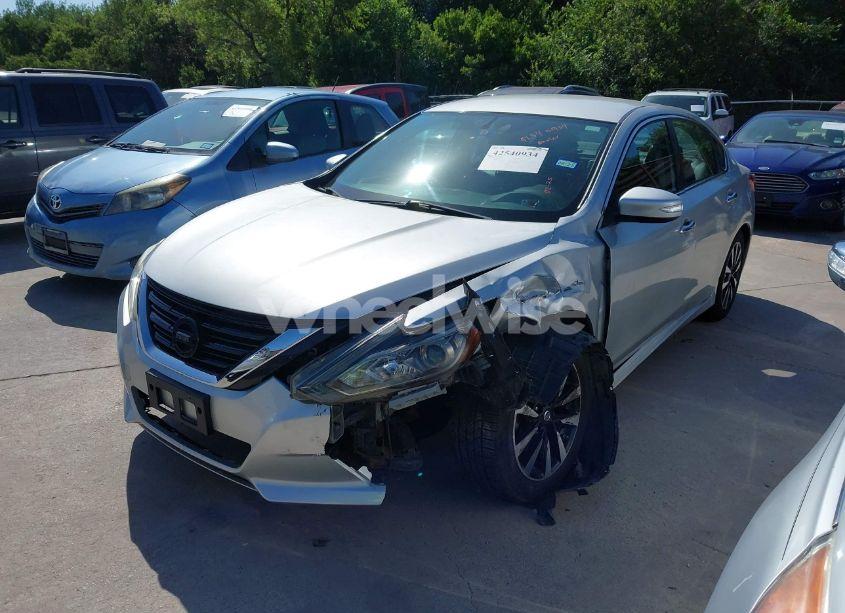 Photo 2 of 2018 Nissan Altima 2.5 SL (VIN 1N4AL3AP8JC194887)