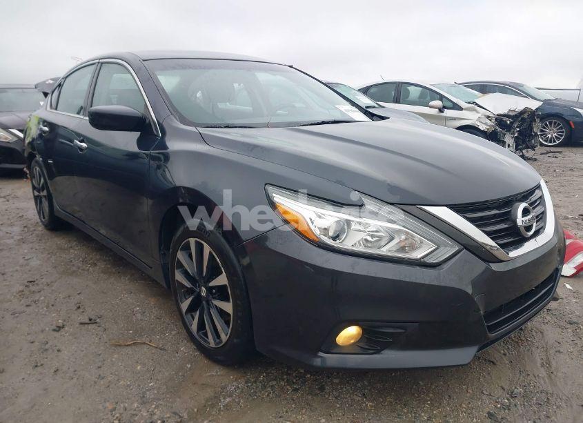 2018 Nissan Altima 2.5 SV (VIN 1N4AL3AP8JC200882) main photo
