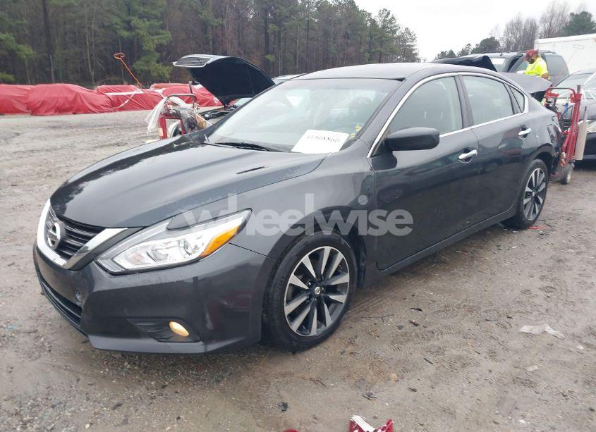 Photo 2 of 2018 Nissan Altima 2.5 SV (VIN 1N4AL3AP8JC200882)