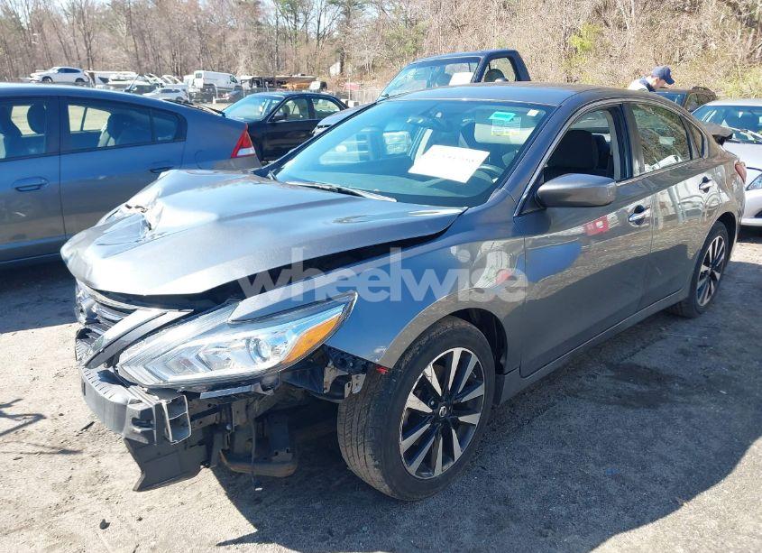 Photo 2 of 2018 Nissan Altima 2.5 SV (VIN 1N4AL3AP8JC212143)