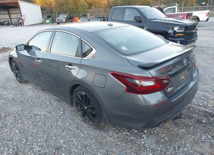 Photo 3 of 2018 Nissan Altima 2.5 SR (VIN 1N4AL3AP8JC248558)