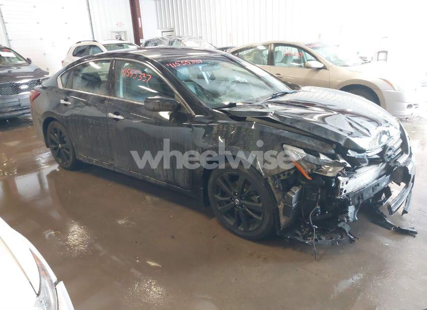 2018 Nissan Altima 2.5 SR (VIN 1N4AL3AP8JC261262) main photo