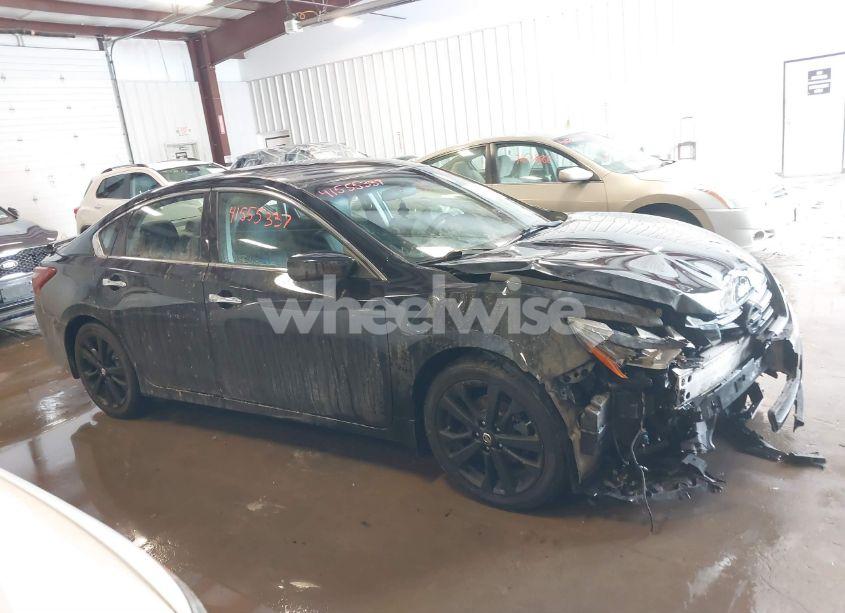 Photo 13 of 2018 Nissan Altima 2.5 SR (VIN 1N4AL3AP8JC261262)