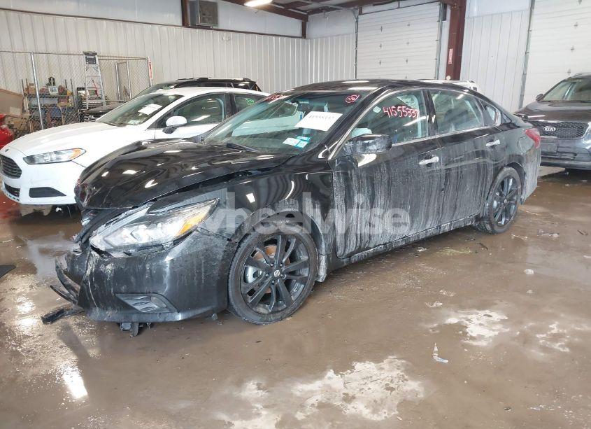 Photo 2 of 2018 Nissan Altima 2.5 SR (VIN 1N4AL3AP8JC261262)