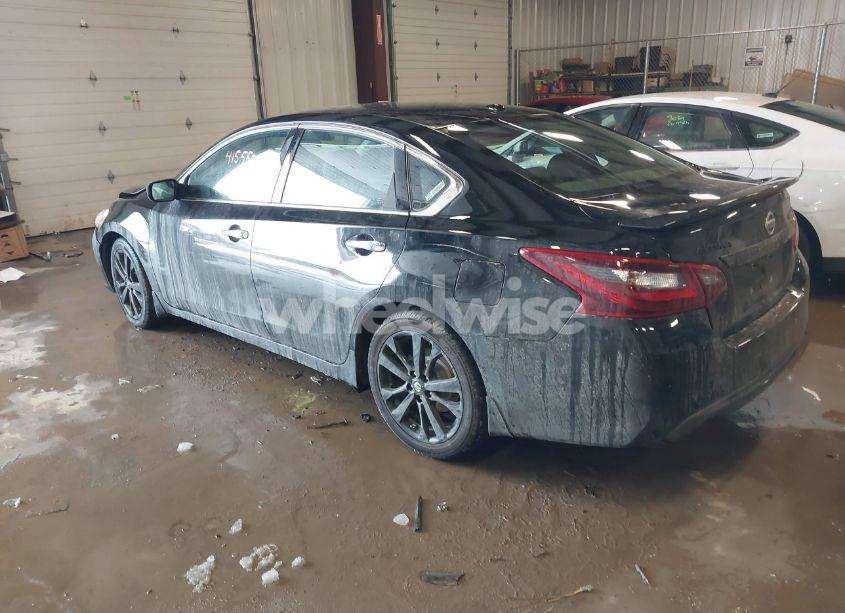 Photo 3 of 2018 Nissan Altima 2.5 SR (VIN 1N4AL3AP8JC261262)