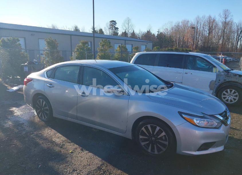 2018 Nissan Altima 2.5 SV (VIN 1N4AL3AP8JC264551) main photo