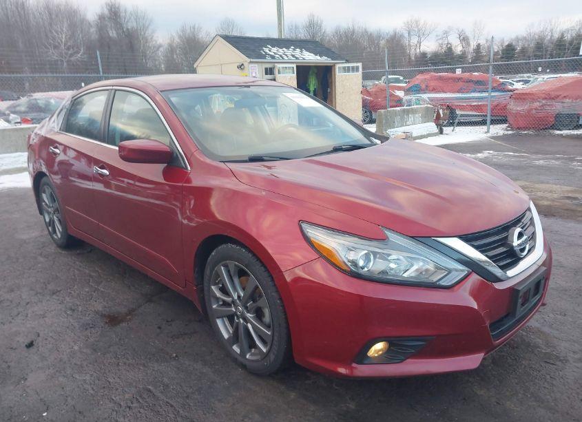 2018 Nissan Altima 2.5 SR (VIN 1N4AL3AP8JC273783) main photo