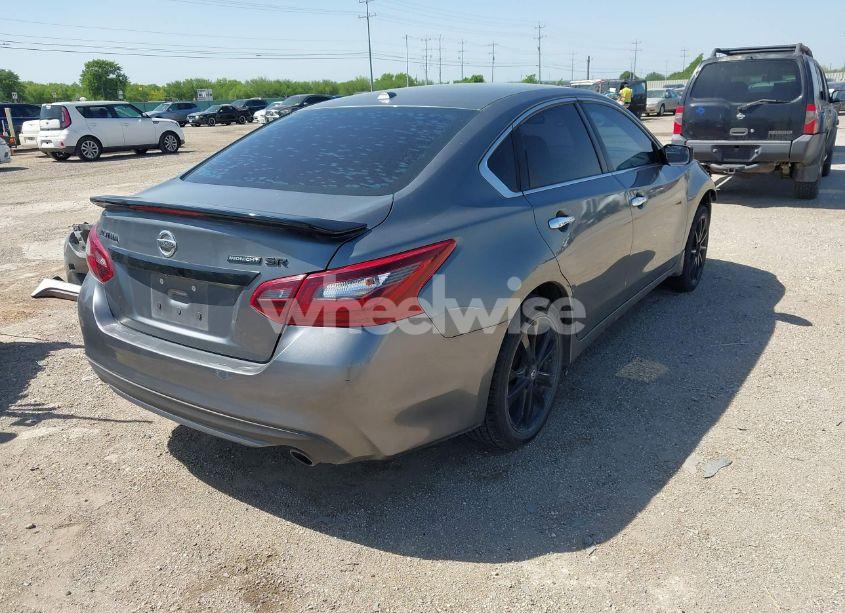 Photo 4 of 2018 Nissan Altima 2.5 SR (VIN 1N4AL3AP8JC278837)