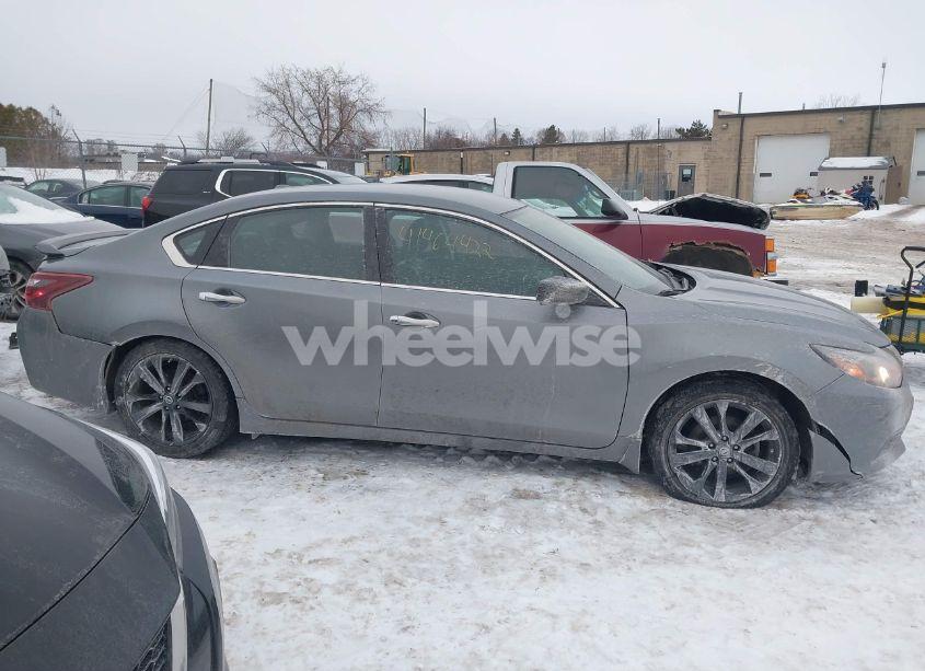 Photo 13 of 2018 Nissan Altima 2.5 SR (VIN 1N4AL3AP8JC470257)