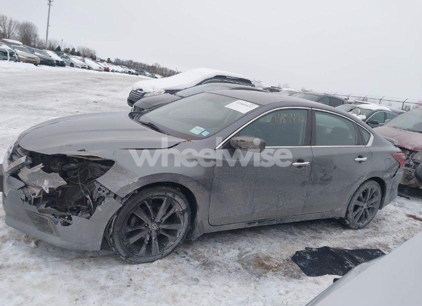 Photo 14 of 2018 Nissan Altima 2.5 SR (VIN 1N4AL3AP8JC470257)