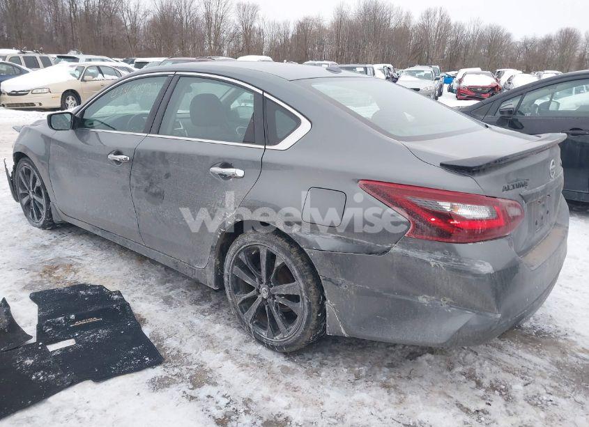 Photo 3 of 2018 Nissan Altima 2.5 SR (VIN 1N4AL3AP8JC470257)