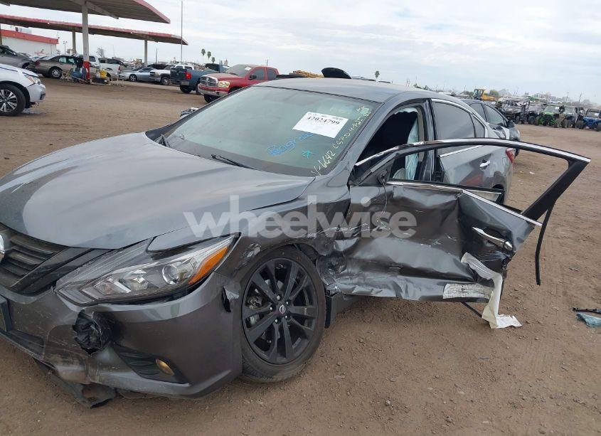 Photo 6 of 2018 Nissan Altima 2.5 SR (VIN 1N4AL3AP8JC476642)