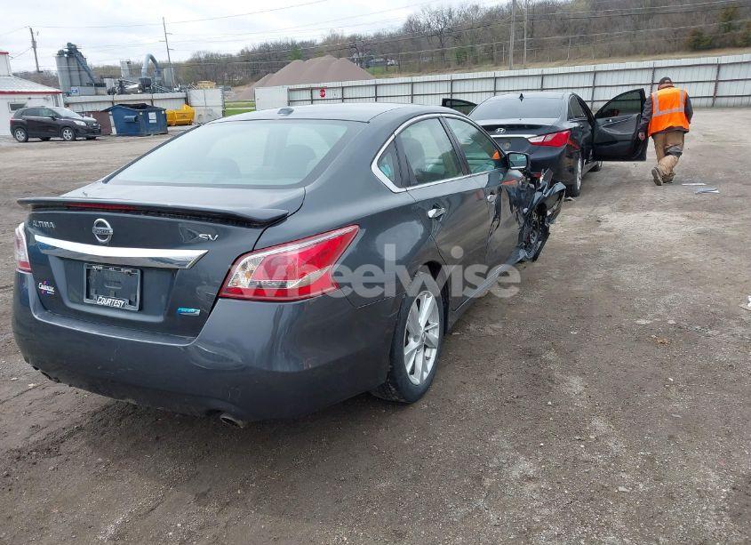 Photo 4 of 2013 Nissan Altima 2.5 SV (VIN 1N4AL3AP9DC136629)