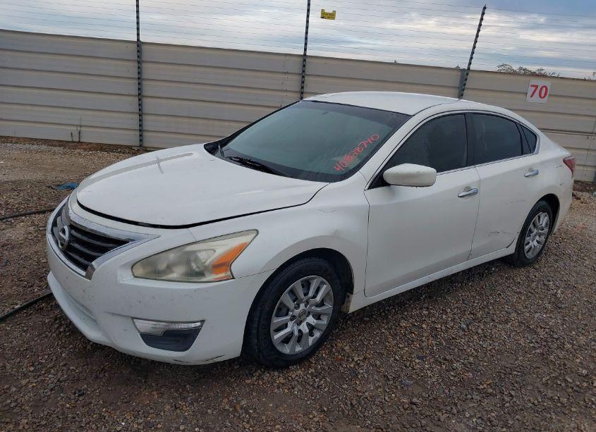 Photo 2 of 2013 Nissan Altima 2.5 S (VIN 1N4AL3AP9DC233944)