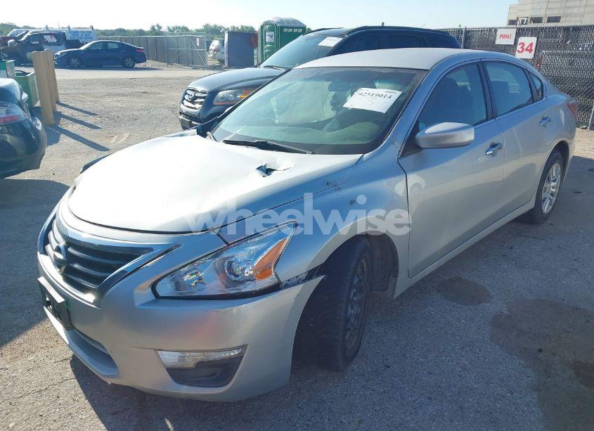 Photo 2 of 2013 Nissan Altima 2.5 S (VIN 1N4AL3AP9DC903802)
