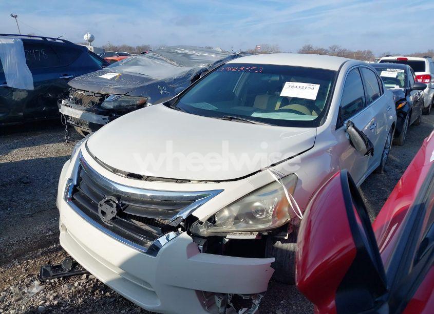 Photo 2 of 2013 Nissan Altima 2.5 S (VIN 1N4AL3AP9DC907610)