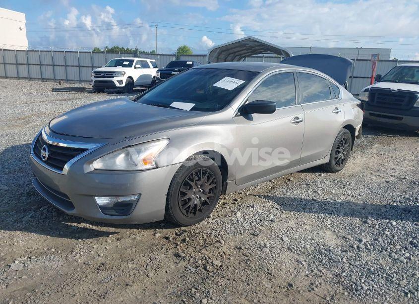 Photo 2 of 2013 Nissan Altima 2.5 S (VIN 1N4AL3AP9DN526599)
