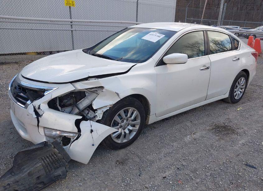 Photo 2 of 2013 Nissan Altima 2.5 S (VIN 1N4AL3AP9DN556301)