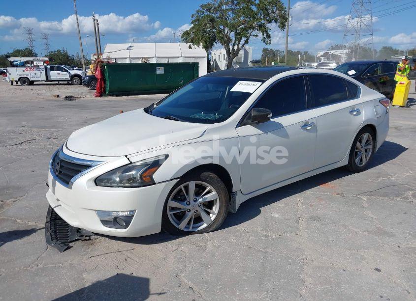 Photo 2 of 2014 Nissan Altima 2.5 SV (VIN 1N4AL3AP9EC901467)