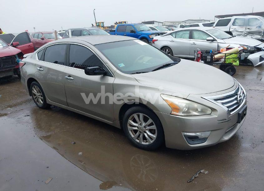 2014 Nissan Altima 2.5 S (VIN 1N4AL3AP9EN374440) main photo