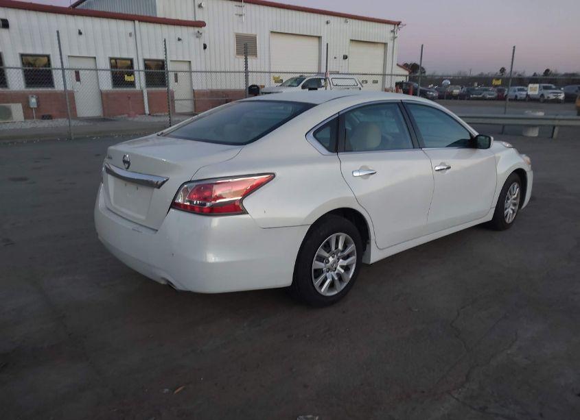 Photo 4 of 2015 Nissan Altima 2.5 (VIN 1N4AL3AP9FC204950)
