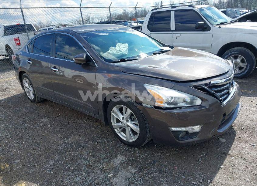 2015 Nissan Altima 2.5 SV (VIN 1N4AL3AP9FC425545) main photo