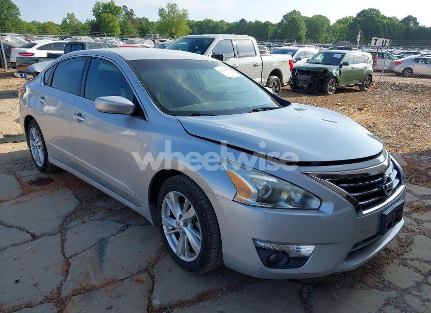 2015 Nissan Altima 2.5 SV (VIN 1N4AL3AP9FC428395) main photo