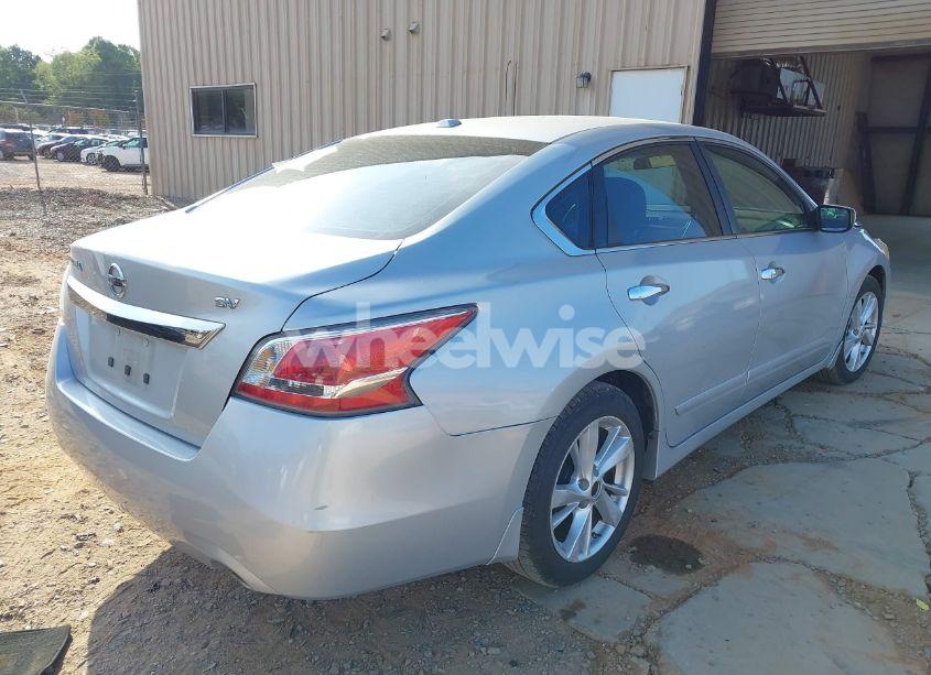 Photo 4 of 2015 Nissan Altima 2.5 SV (VIN 1N4AL3AP9FC428395)