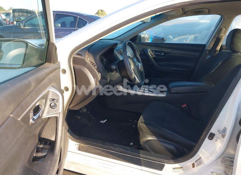 Photo 5 of 2015 Nissan Altima 2.5 (VIN 1N4AL3AP9FC476057)