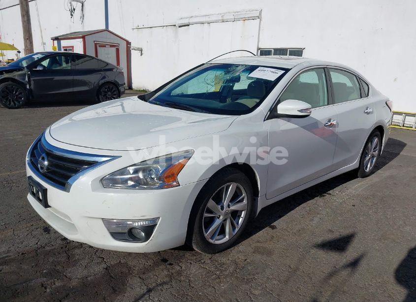Photo 2 of 2015 Nissan Altima 2.5 SV (VIN 1N4AL3AP9FC479542)